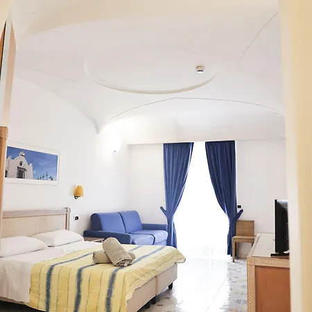 Oriente & * Ischia