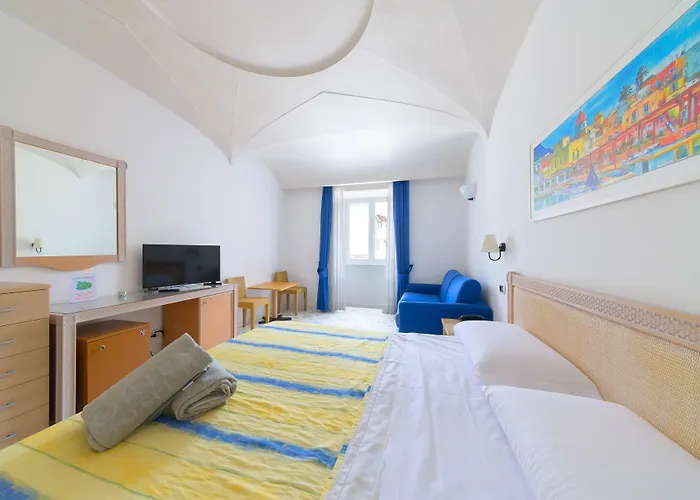 Отель Oriente & *