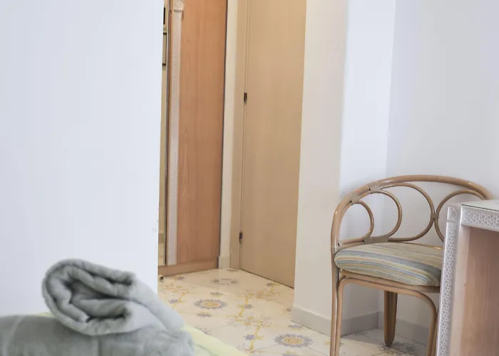 Отель Oriente & *